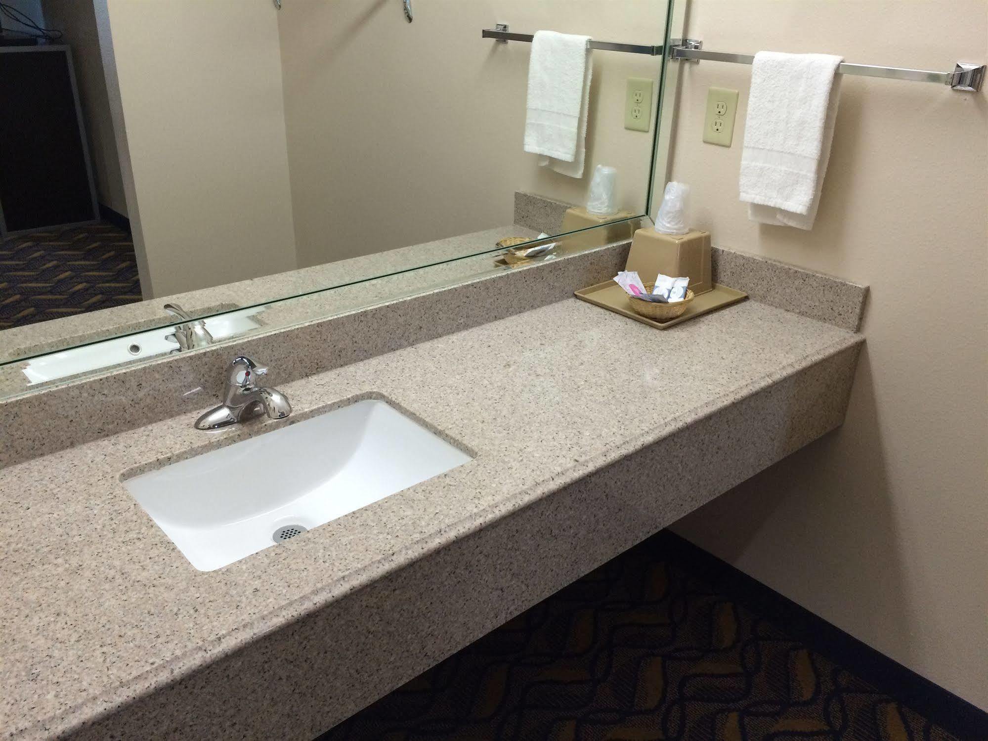 همبل Palace Inn Kingwood المظهر الخارجي الصورة